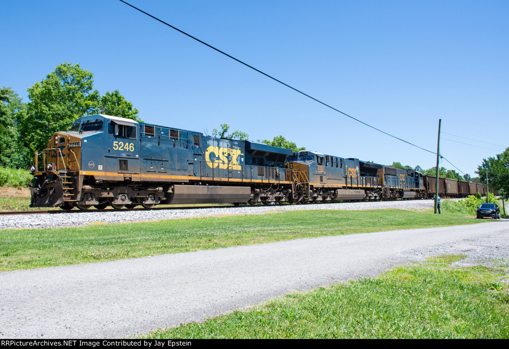 CSX 5246 leads E301 northbound at Bugscuffle